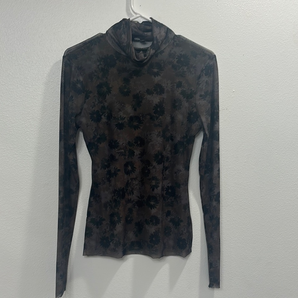 Steve Madden Floral Black Long Sleeve Mesh Top